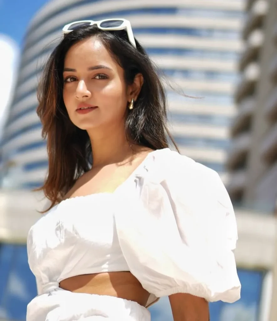 Shanvi Srivastava biography (Indian Actress and Model)