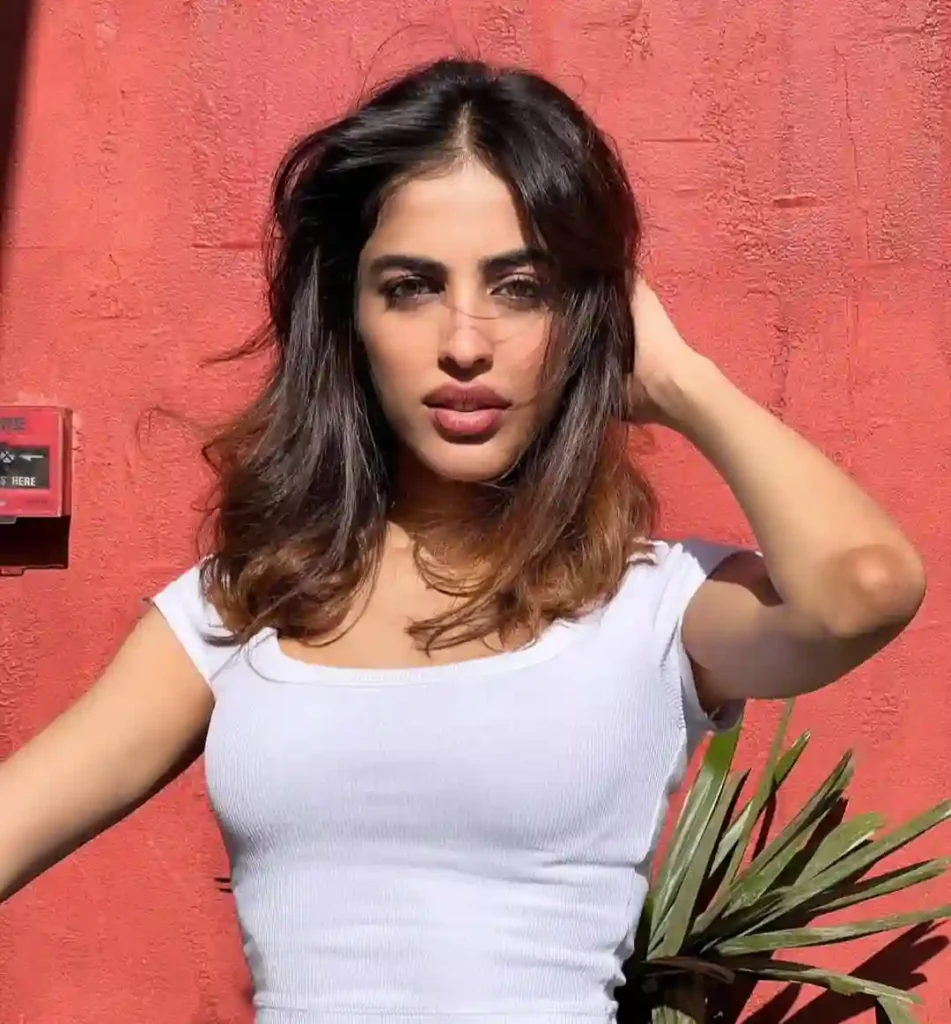 Priya Banerjee biography (Canadian-Indian Actress and Model)