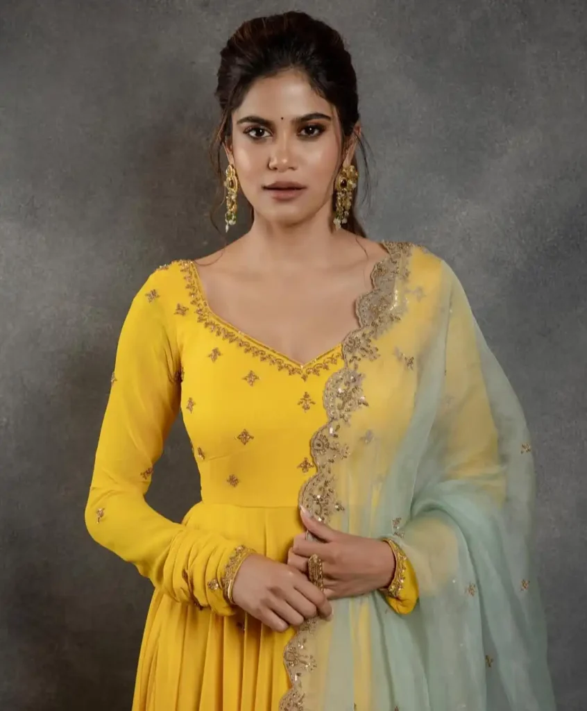 Aaditi Pohankar biography (Indian Actress)