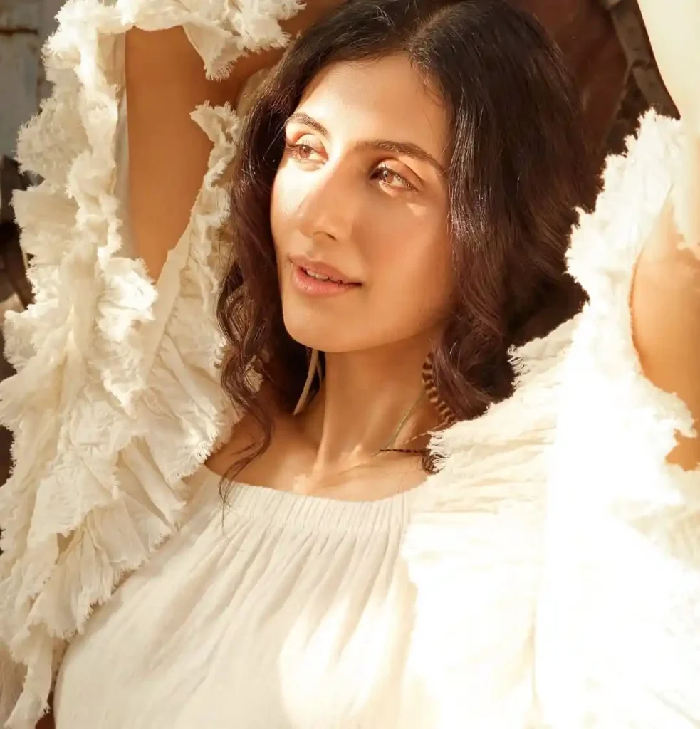 Simar Bhatia biography (Indian Actress)