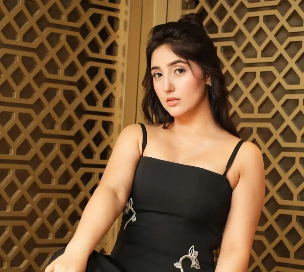 Ashnoor Kaur biography (Indian Actress and Model)