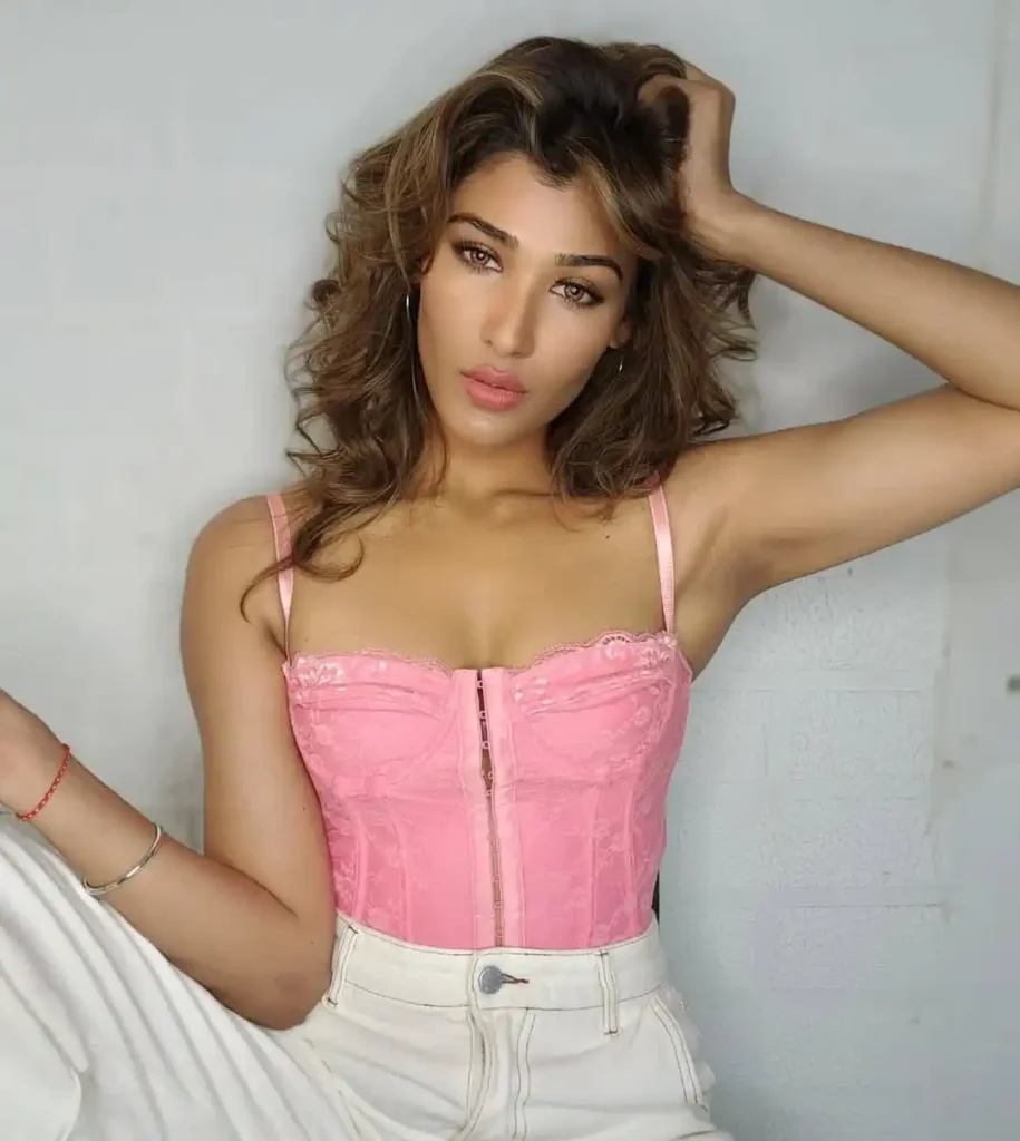 Nehal Chudasama biography (Indian Model and Fitness Consultant)