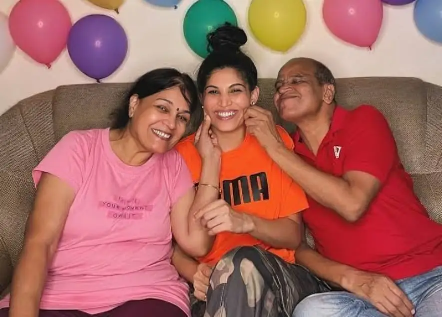 Purva Mantri biography (Indian Singer)
