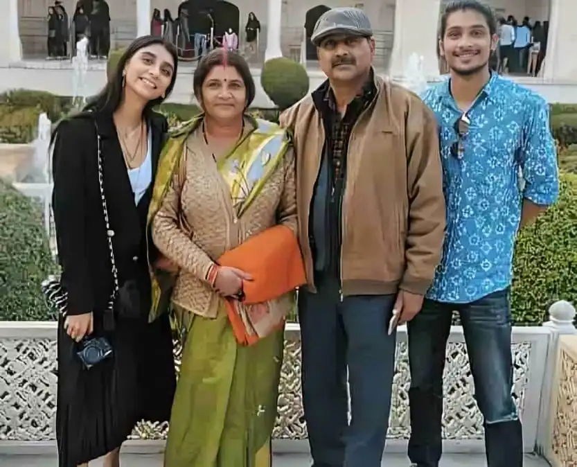 Dolly Singh biography (Indian Fashion Blogger)